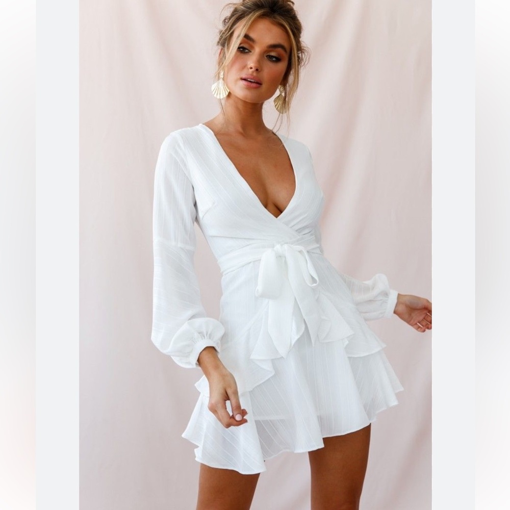 NWT SELFIE LESLIE
KERRY LAYERED BALLOON SLEEVE DRESS WHITE M